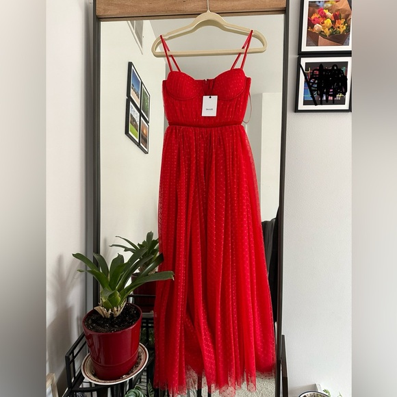 Dresses & Skirts - Beautiful Sau Lee Selena Tull dress.